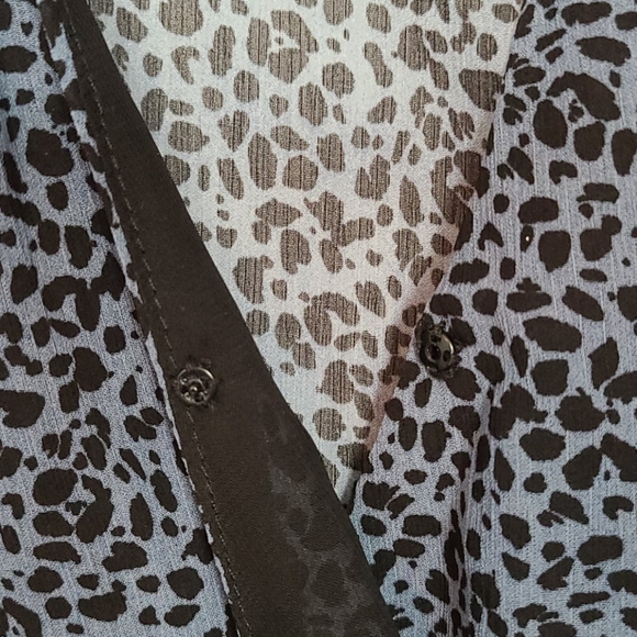 ⭐DYNAMITE - Blue Animal Print V-Neck Blouse, small - Picture 3 of 3